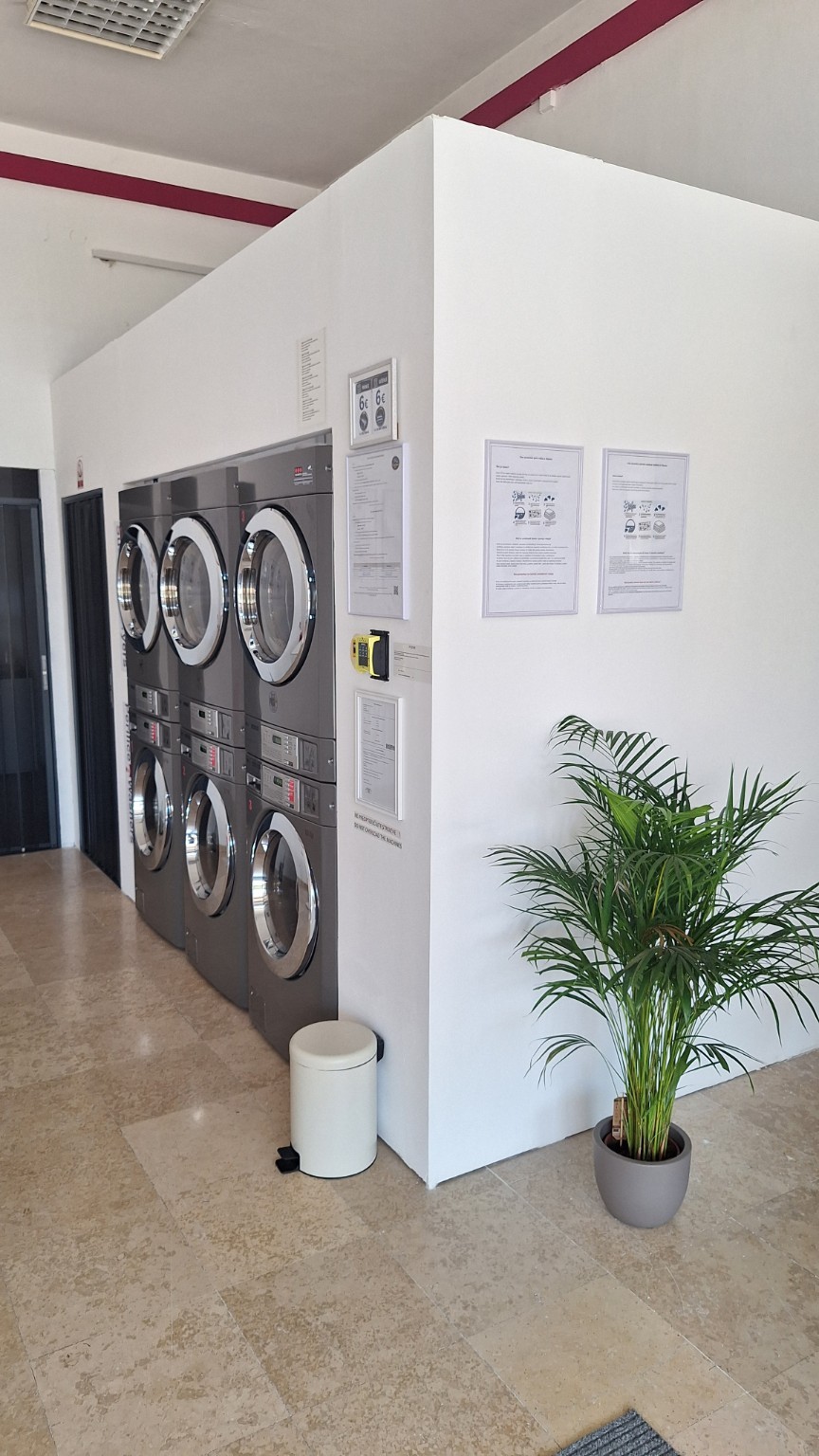 Stvarni prostor praonice Laundry Rijeka s perilicama rublja